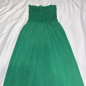 Emerald green maxi dress. Size small.